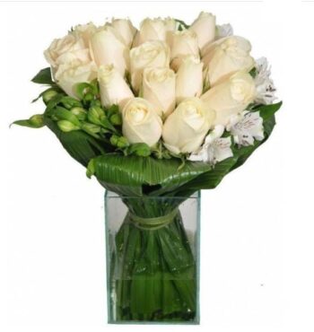 Rosas Brancas No Vidro Médio